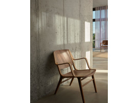 Fauteuil scandinave AX HM11 chêne et noyer. Edition neuve