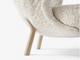 Little Petra VB1 lounge chair by Viggo Boesen. New edition