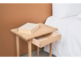 Table de nuit scandinave modèle Metha DM711 avec tablette