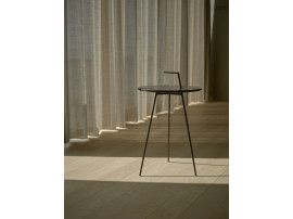 Table d'appoint scandinave modèle Stok.