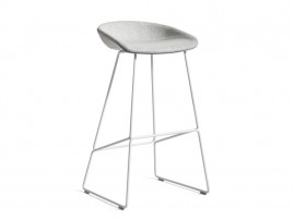 Tabouret de bar scandinave About A Stool AAS 39 65 cm ou 75 cm tapissé