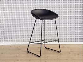 Tabouret de bar scandinave About A Stool AAS 39 65 cm ou 75 cm tapissé