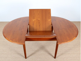 Scandinavian round dining table, in teak. 4 à 6 people.