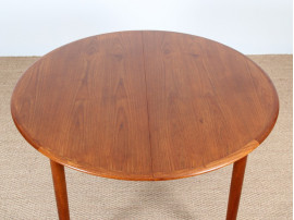 Table de repas scandinave ronde, en teck. 4 à 6 pers.