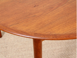 Scandinavian round dining table, in teak. 4 à 6 people.