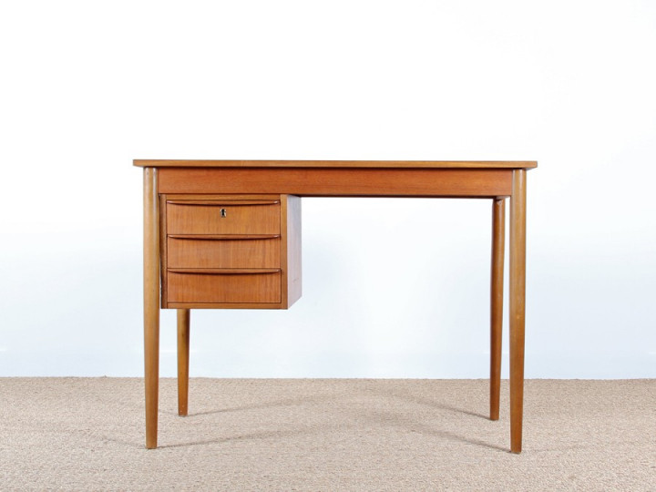 Bureau scandinave en teck.