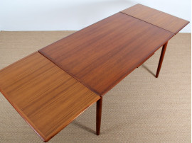 Scandinavian dining teak table 6/10 seats.