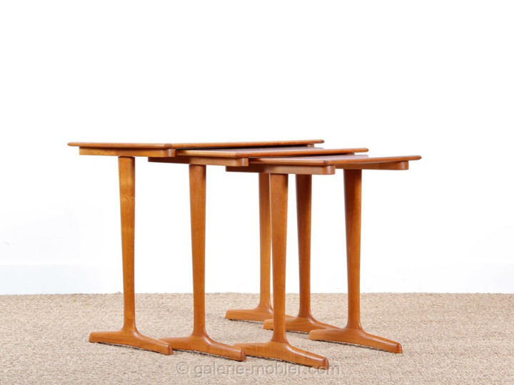 Scandinavian nesting tables in teak (1950)