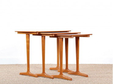 Scandinavian nesting tables in teak (1950)