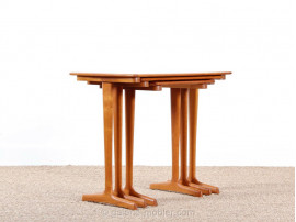 Tables gigognes scandinaves en teck (1950)