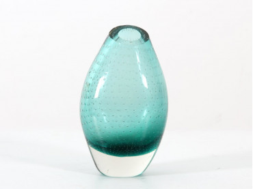 Petit vase en verre