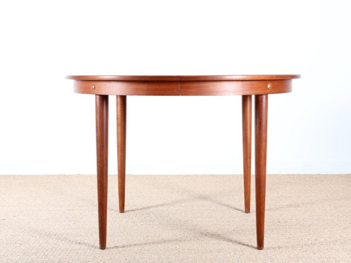 Scandinavian extendable round table in teak,  4/10 seats.