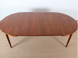 Scandinavian extendable round table in teak,  4/10 seats.