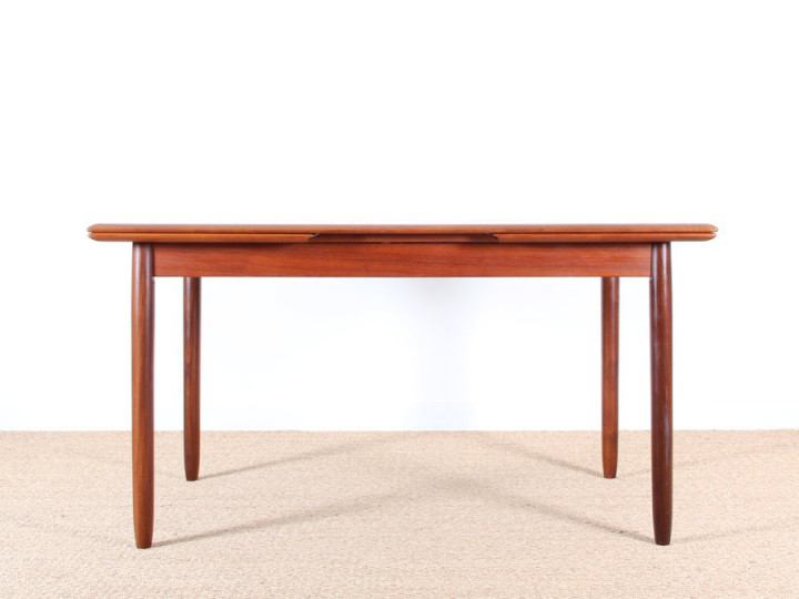 Extendable dining table in teak, 4 to 8 people