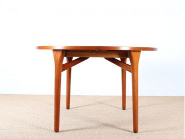 Scandinavian dining table in teak (4/8 seats) designed by Henning Kjaernulf 