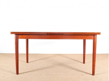 Danish mid modern dining table in teak with extensibles leaves