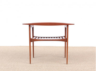 Mid-Century  modern side table in teak by Tove and Edvard Kindt-Larsen model FD 510