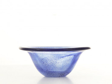 Coupe  en verre soufflé bleue moucheté