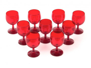 Suite de 9 verres à pieds, rouges.