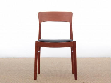 Mid-Century  modern scandinavian set of 8 rosewood chairs model 26 by Henning Kjærnulf.