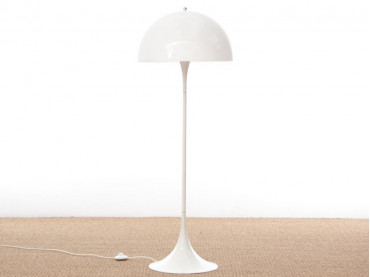 Lampadaire scandinave modèle Panthella 