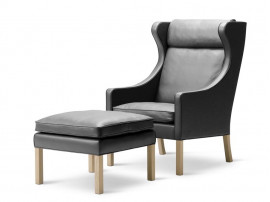 Fauteuil  scandinave modèle  2204 Wing chair. Edition neuve