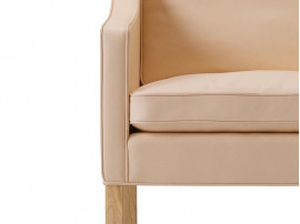 Fauteuil  scandinave modèle  2204 Wing chair. Edition neuve